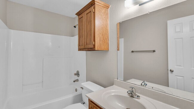 Building Photo - 3 Bed, 2 Bath in Tulsa - Available mid Oct...