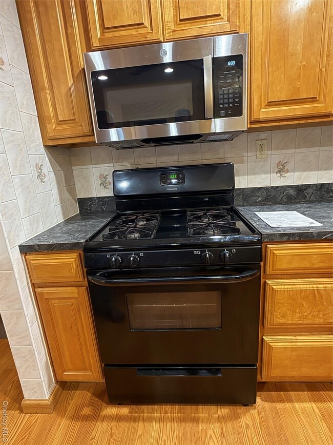 Building Photo - 83-13 149th Ave