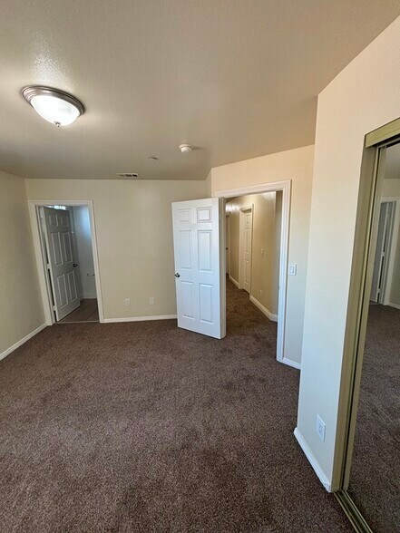 Building Photo - 3312 W 66th Pl