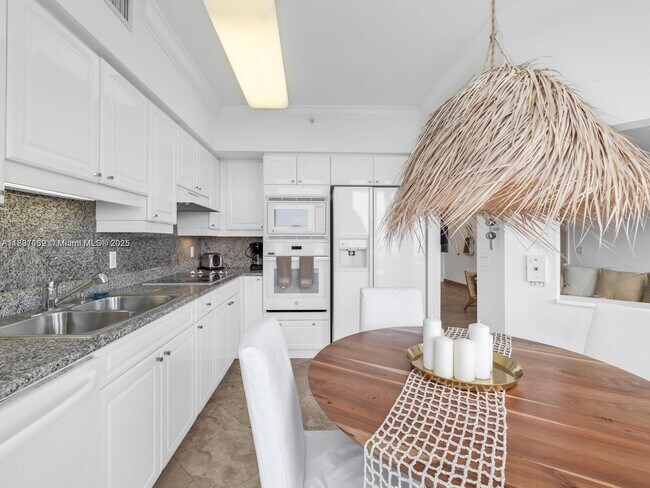 Building Photo - 4779 Collins Ave
