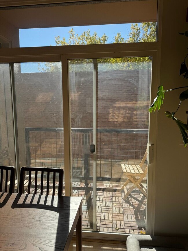 Building Photo - Charming 2BR Unit in Denver