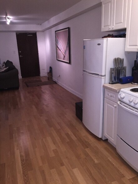 Building Photo - 1353 N State Pkwy