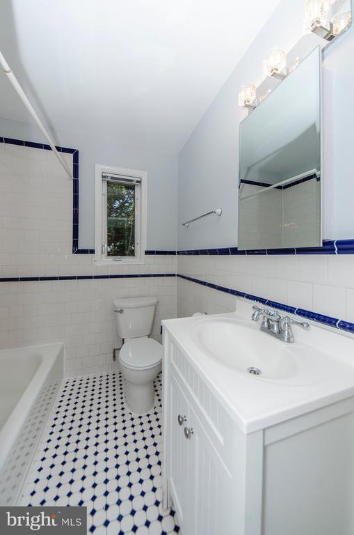 Building Photo - 908 S Highland St