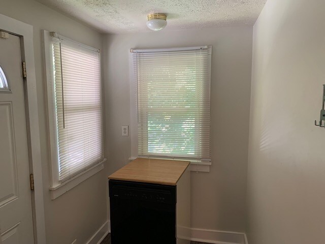 Building Photo - 544 Spicer St