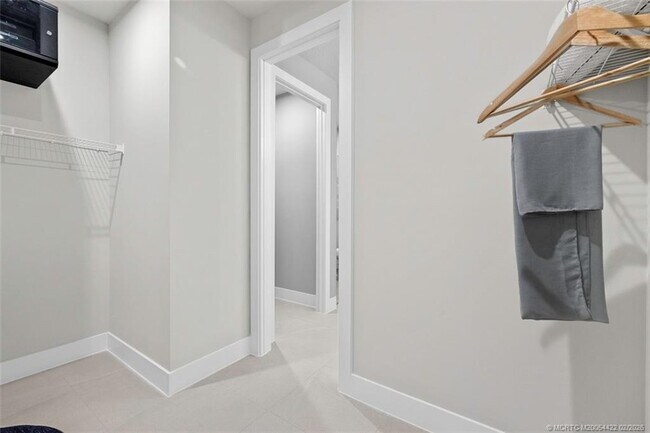 Building Photo - 823 SW Pr Ave