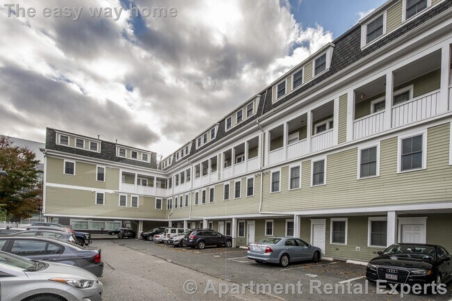 Building Photo - 110 Second St Unit #PH02