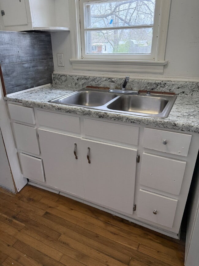 Building Photo - 118 Brockway Ave