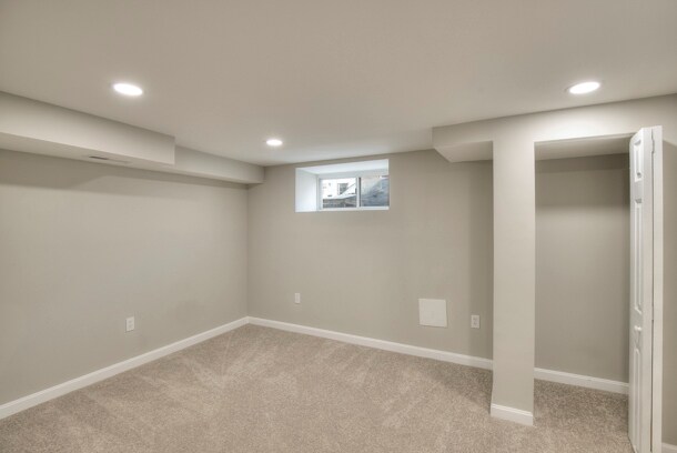 Building Photo - 429 N Lakewood Ave