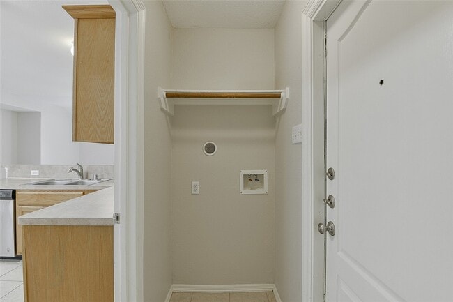 Building Photo - 24415 Strong Pine Dr