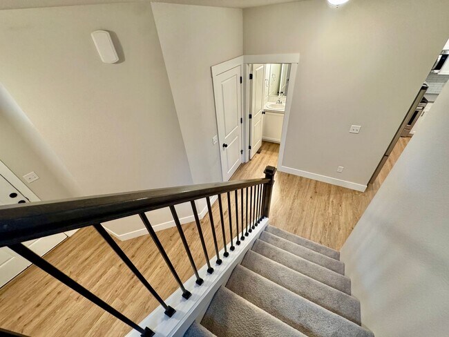 Building Photo - What Beauty! Live with serenity ~ Short distance to the heart of hazel Dell