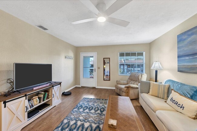 Building Photo - 1531 Placida Rd