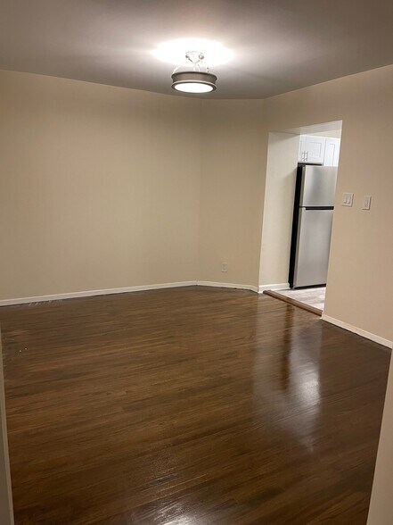 Building Photo - 581 Academy St