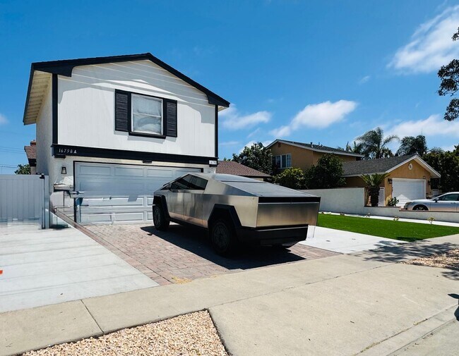 Building Photo - Willow Cir