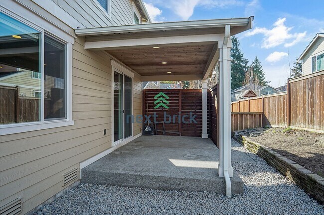 Building Photo - 4 BED AND 2.5 BATH SINGLE FAMILY HOUSE FOR RENT