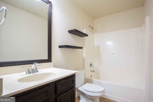 Building Photo - 3379 Gardenside Walk SW