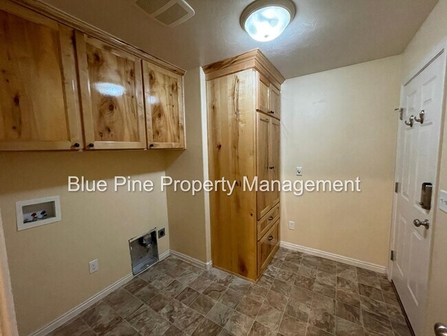 Building Photo - 2409 Brandon Dr