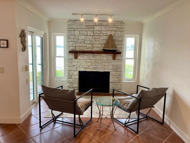 Building Photo - Casa Rio Waterfront Condominium