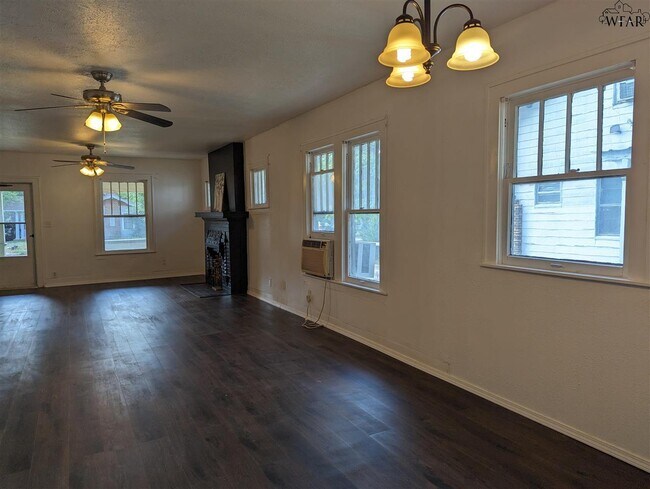 Building Photo - 1805 Tilden St