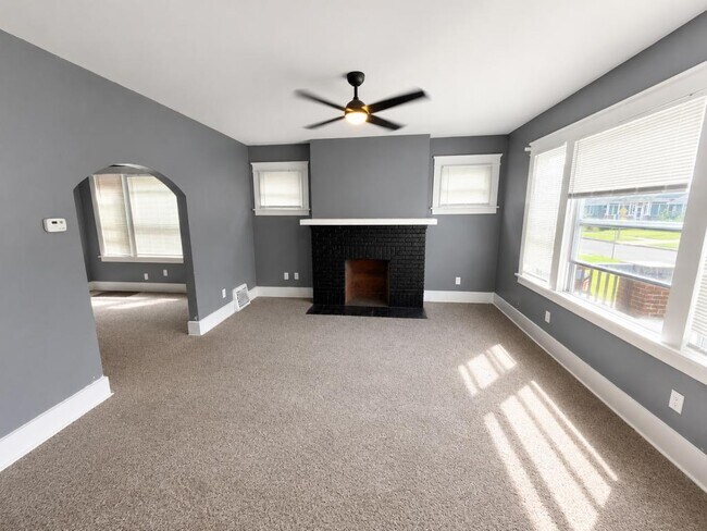 Building Photo - 1686 Hazelwood St