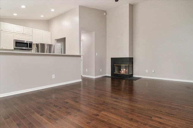 Building Photo - Piney Orchard Condo