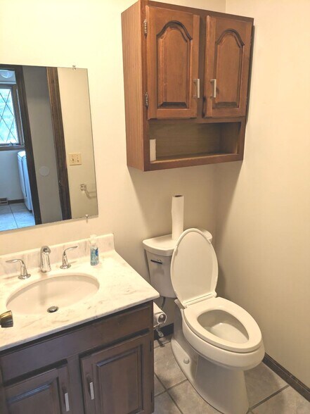 Building Photo - 867 Shaker Rd