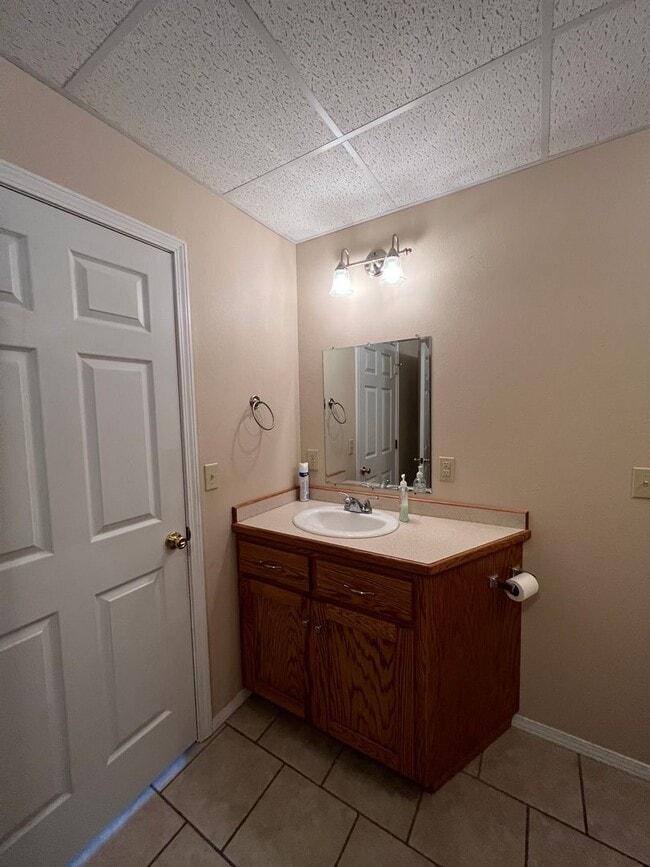 Building Photo - 5Br Basement Home