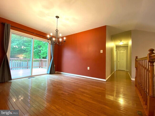 Building Photo - 7684 Green Garland Dr