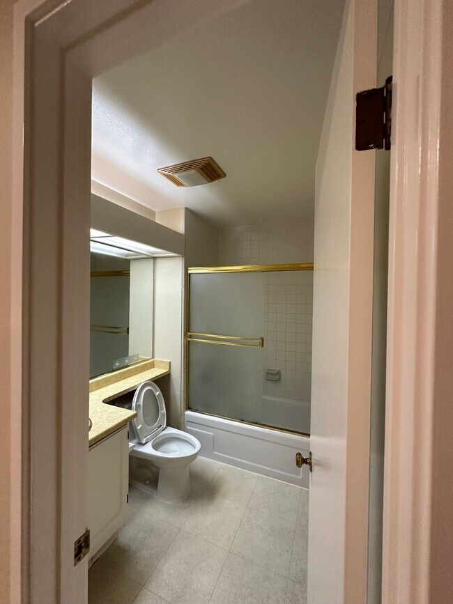 Building Photo - 2 bedroom, 1 bath condo in Mountain View