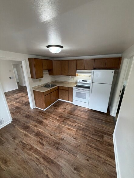 Building Photo - 2114 S 61st St