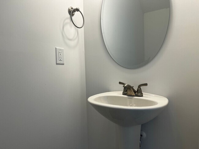 Building Photo - 723 Burks Hill Rd