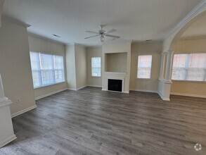 Building Photo - Beautiful 3 Bedroom in Cary Available NOW!