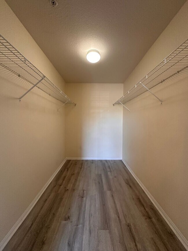 Building Photo - Spacious 2nd Floor 2B/2B Unfurnished Condo near Beach in the Heart of Destin!