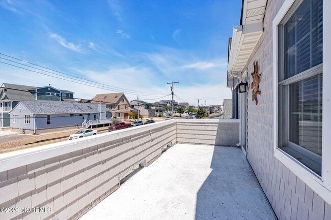 Building Photo - 216 4th Ave