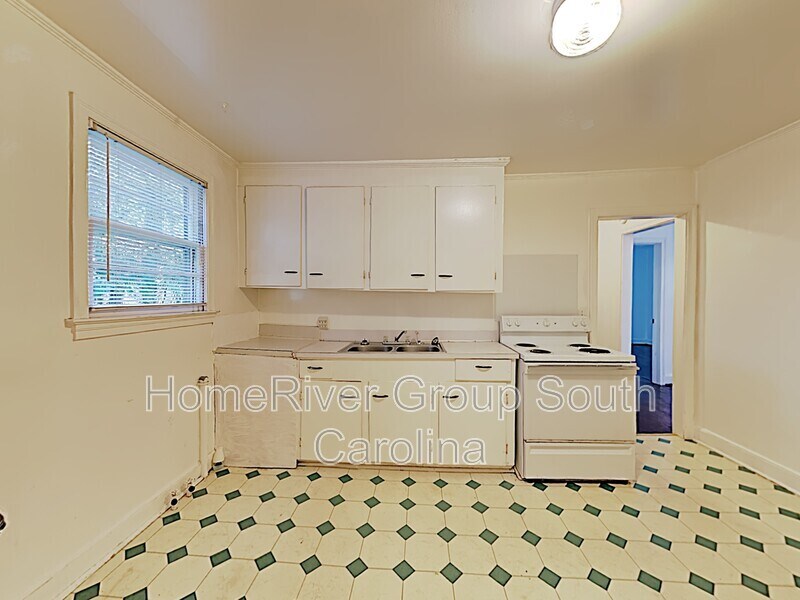 Building Photo - 321 N Magnolia St