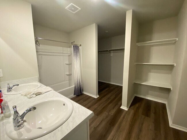 Building Photo - 5412 Mariposa Grv Dr