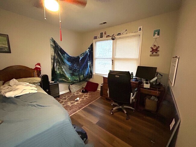 Building Photo - Spacious 3BD/2BA townhome near NCSU available in August 2026!