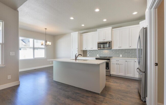 Building Photo - Beautiful 3 Bedroom, 2.5 Bath Ranch in Berthoud!
