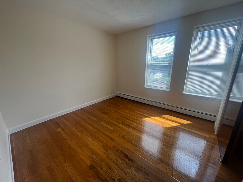 Building Photo - 172 N Beacon St