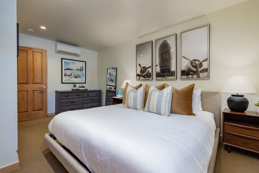 Building Photo - 835 E Durant Ave