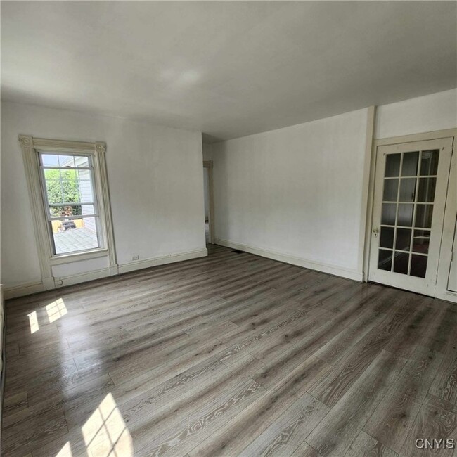 Building Photo - 504 Mundy St