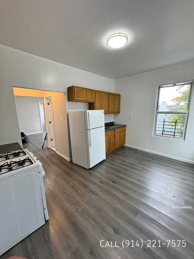 Building Photo - 146 Beech St