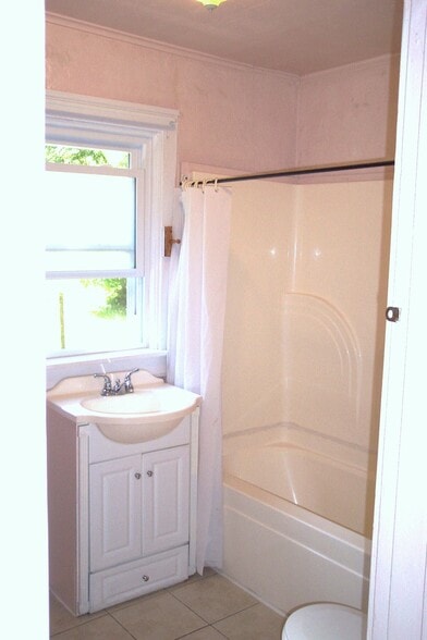 Building Photo - 49 Boundary St