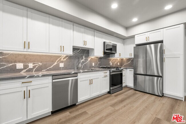 Building Photo - 7428 Santa Monica Blvd