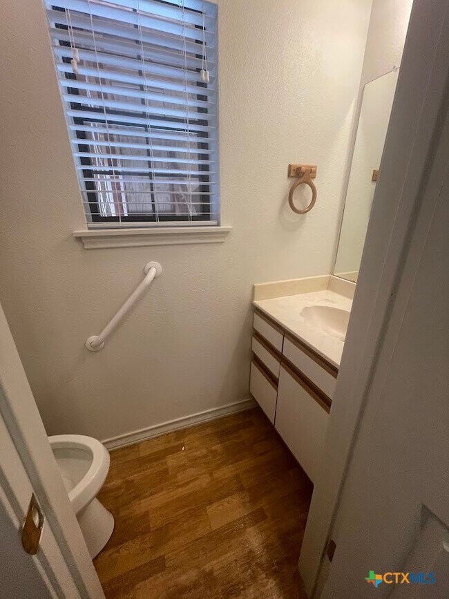 Building Photo - 1375 Canyon Trce