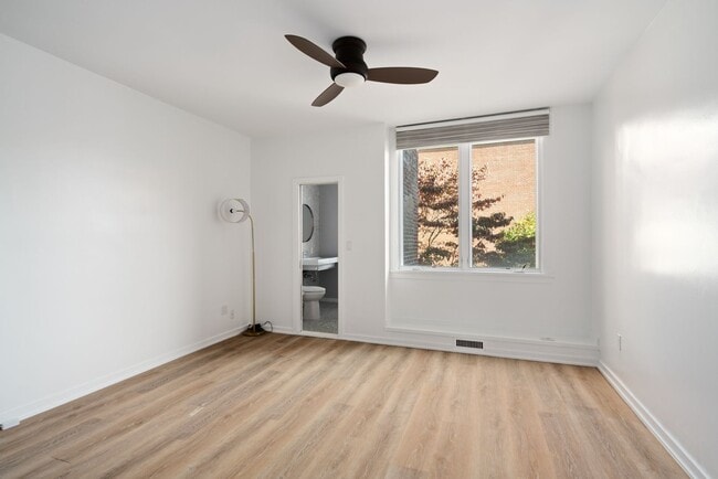 Building Photo - Incredible Rittenhouse Home