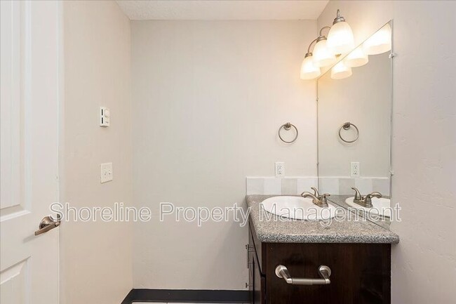 Building Photo - 2111 Brittany Ln