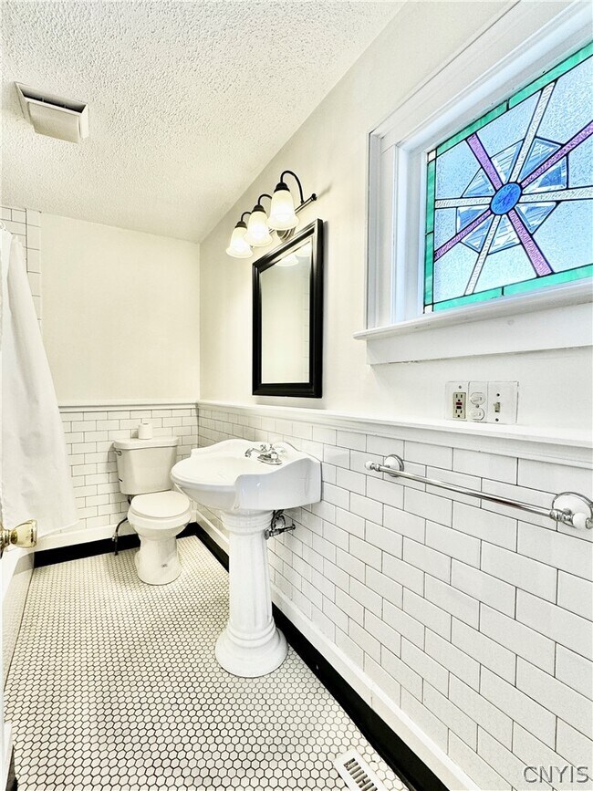 Building Photo - 314 Hawley Ave