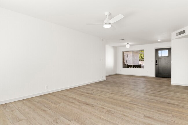 Building Photo - 6021 E Acoma Dr