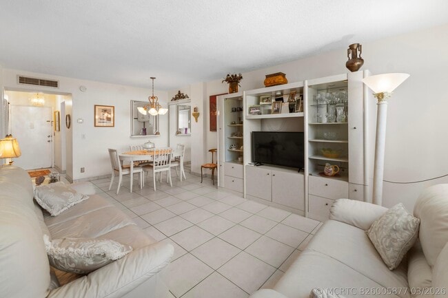 Building Photo - 1333 E Hallandale Beach Blvd