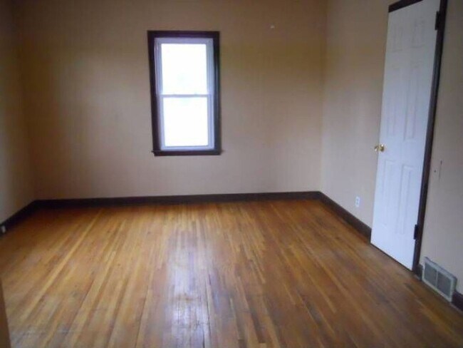 Building Photo - 4904 Xerxes Ave N